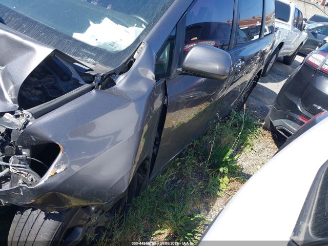 Toyota Sienna Se 8 Passenger 2017 5TDXZ3DC7HS856978 Image 2