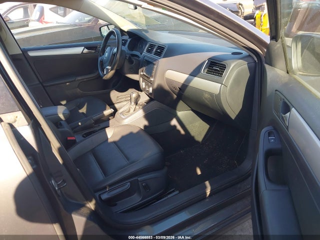 3VWD17AJ7EM434335 Volkswagen Jetta 1.8t Se