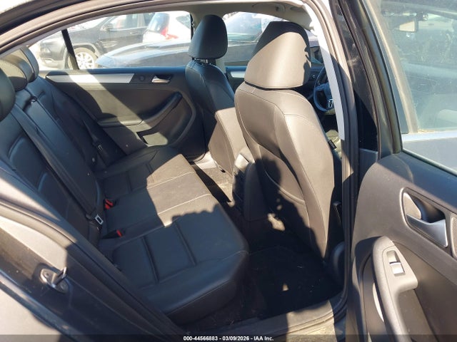 3VWD17AJ7EM434335 Volkswagen Jetta 1.8t Se