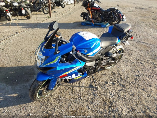Suzuki GSX-R600 2018 JS1GN7FA8J2101179 Image 2