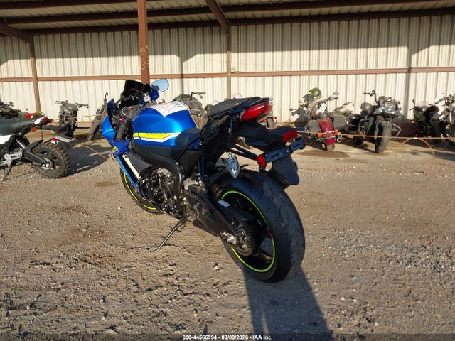 Suzuki GSX-R600 2018 JS1GN7FA8J2101179 Image 3
