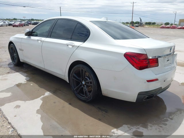 2013 BMW 740I WBAYA6C59DC995311 Photo 2