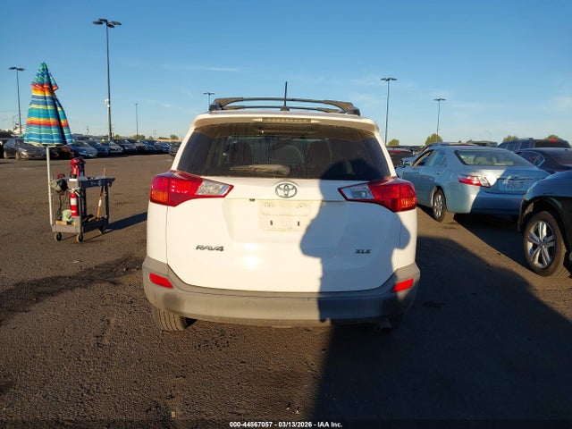 2T3WFREV2FW172228 Toyota Rav4 Xle