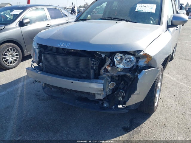 1C4NJCEAXGD769436 Jeep Compass Latitude
