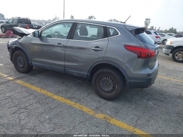 JN1BJ1CR2JW262707 Nissan Rogue Sport S