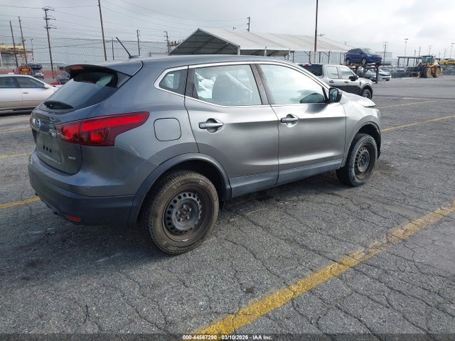JN1BJ1CR2JW262707 Nissan Rogue Sport S