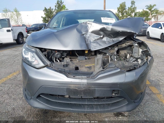 JN1BJ1CR2JW262707 Nissan Rogue Sport S