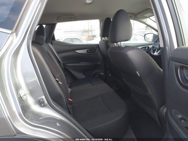 JN1BJ1CR2JW262707 Nissan Rogue Sport S