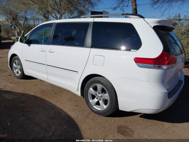 Toyota Sienna Le V6 8 Passenger 2014 5TDKK3DC2ES511013 Image 3