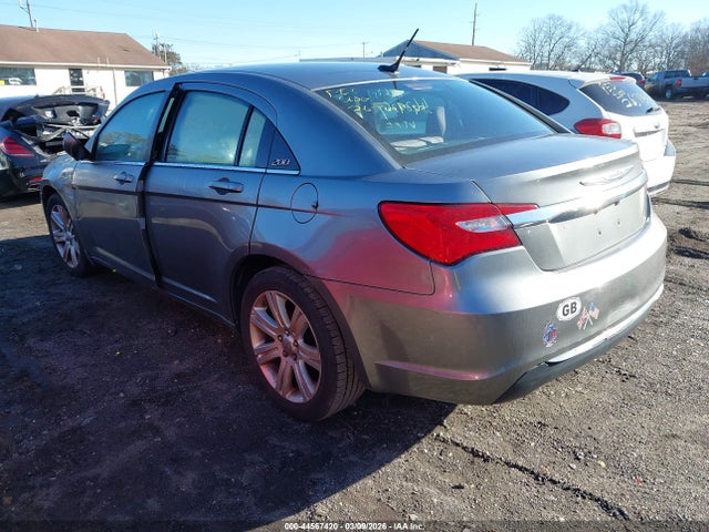 44567420 :رقم المزاد ، 1C3CCBAB0DN733128 vin ، 2013 Chrysler 200 Lx مزاد بيع