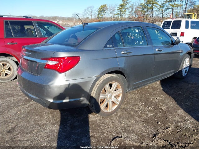 44567420 :رقم المزاد ، 1C3CCBAB0DN733128 vin ، 2013 Chrysler 200 Lx مزاد بيع