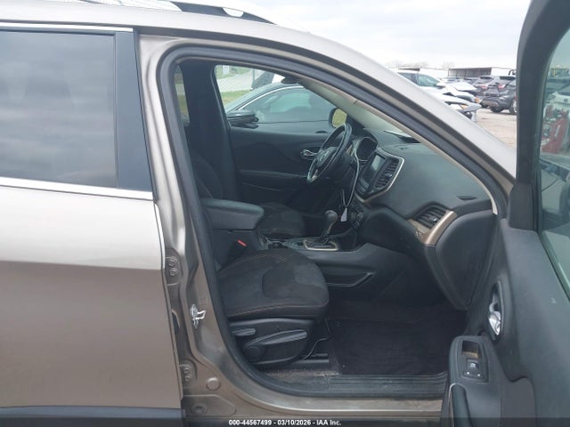 44567499 :رقم المزاد ، 1C4PJLCB1GW291142 vin ، 2016 Jeep Cherokee Latitude مزاد بيع