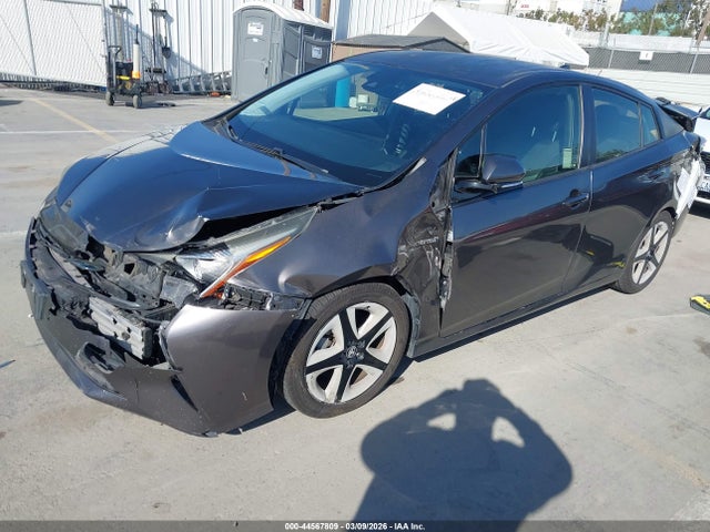 Toyota Prius Three Touring 2016 JTDKARFU6G3507286 Image 2