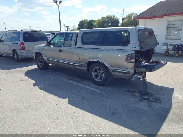 44567842 :رقم المزاد ، 1GCCS19X1W8193217 vin ، 1998 Chevrolet S-10 Ls Fleetside مزاد بيع