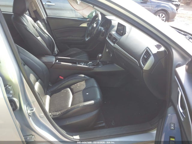 44567899 :رقم المزاد ، 3MZBN1L39JM228158 vin ، 2018 Mazda Mazda3 Touring مزاد بيع