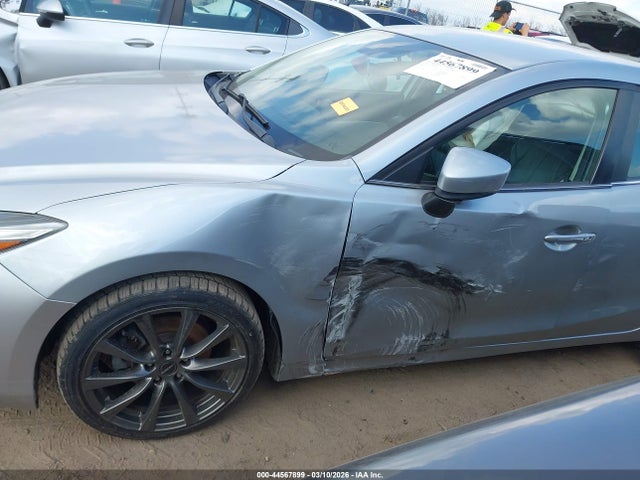 44567899 :رقم المزاد ، 3MZBN1L39JM228158 vin ، 2018 Mazda Mazda3 Touring مزاد بيع
