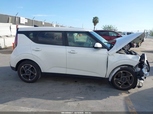 2023 Kia Soul Ex მანქანა იყიდება აუქციონზე, vin: KNDJ33AU2P7854827, აუქციონის ნომერი: 44568017