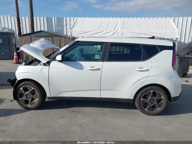 2023 Kia Soul Ex მანქანა იყიდება აუქციონზე, vin: KNDJ33AU2P7854827, აუქციონის ნომერი: 44568017