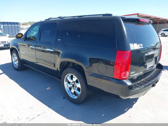 2011 GMC YUKON XL 1500 1GKS1KE0XBR289613 Photo 2