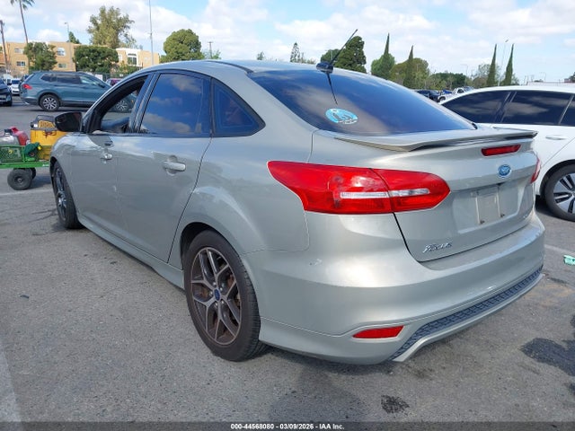 Ford FOCUS SE 2016 1FADP3F23GL324940 Image 3