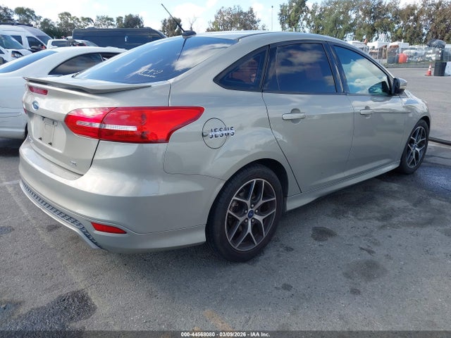 Ford FOCUS SE 2016 1FADP3F23GL324940 Image 4