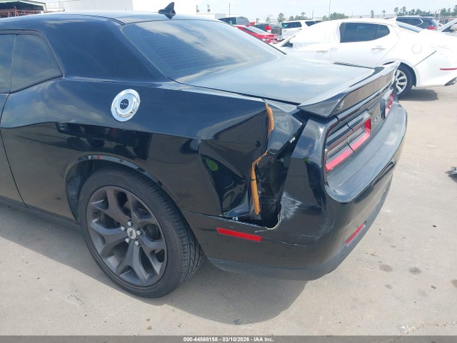 44568158 :رقم المزاد ، 2C3CDZAG3JH232949 vin ، 2018 Dodge Challenger Sxt Plus مزاد بيع