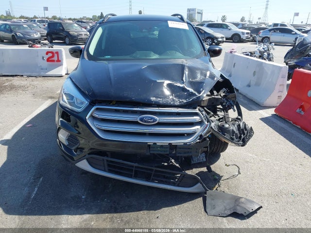 1FMCU0HD9JUC60217 Ford ESCAPE SEL