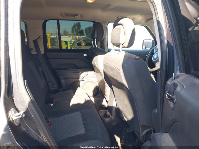 44568266 :رقم المزاد ، 1C4NJPBB1FD192637 vin ، 2015 Jeep Patriot Sport مزاد بيع