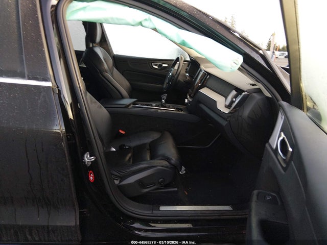 2018 VOLVO XC60 YV4102RL7J1008179 Photo 4