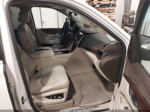 44568340 :رقم المزاد ، 1GYS4JKJ5GR230903 vin ، 2016 Cadillac Escalade Esv Premium Collection مزاد بيع