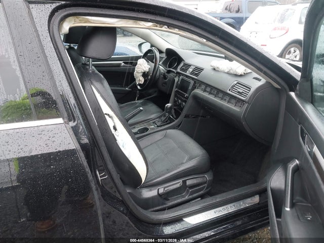 1VWGT7A31HC011345 Volkswagen Passat 1.8t Se