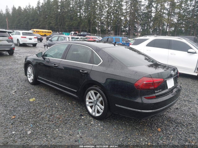 2017 VOLKSWAGEN PASSAT 1VWGT7A31HC011345 Photo 2