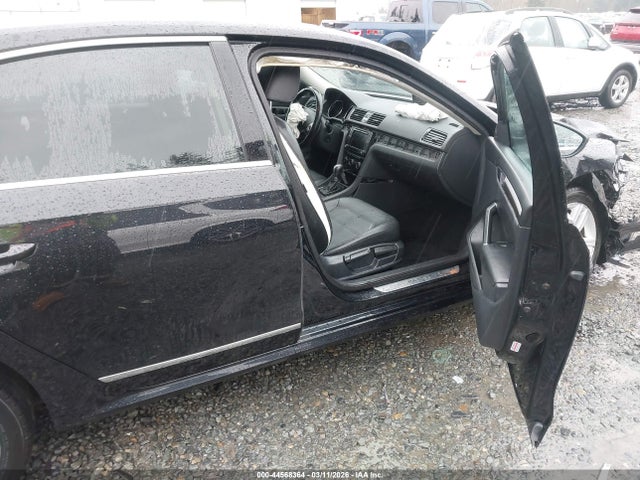 2017 VOLKSWAGEN PASSAT 1VWGT7A31HC011345 Photo 4