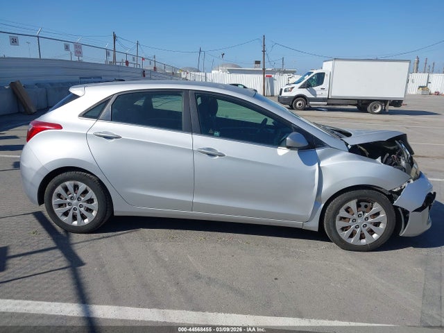 KMHD35LH3GU255621 Hyundai ELANTRA GT