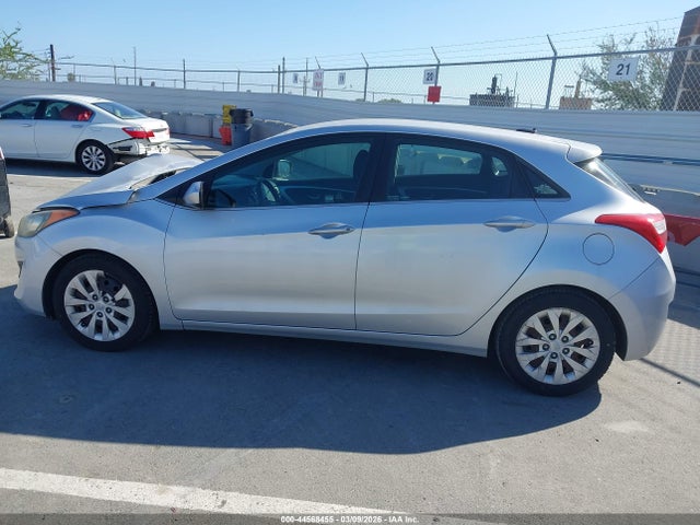 KMHD35LH3GU255621 Hyundai ELANTRA GT