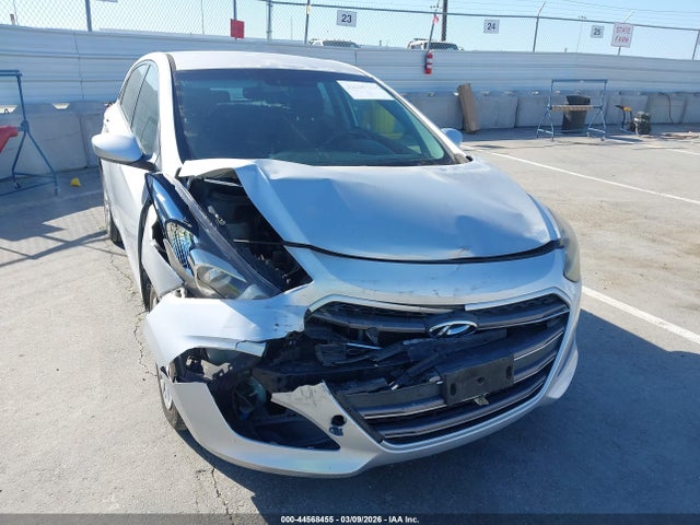 KMHD35LH3GU255621 Hyundai ELANTRA GT