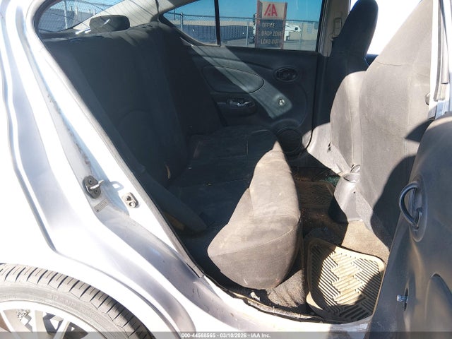 Nissan Versa 1.6 S 2017 3N1CN7AP8HL847496 Image 8