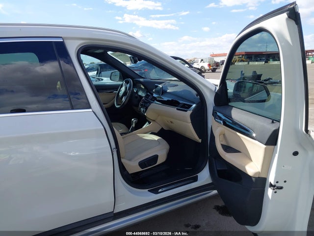 2017 BMW X1 WBXHU7C35HP925353 Photo 4