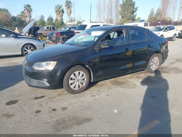 2013 Volkswagen Jetta 2.0l S მანქანა იყიდება აუქციონზე, vin: 3VW2K7AJ4DM268522, აუქციონის ნომერი: 44568733
