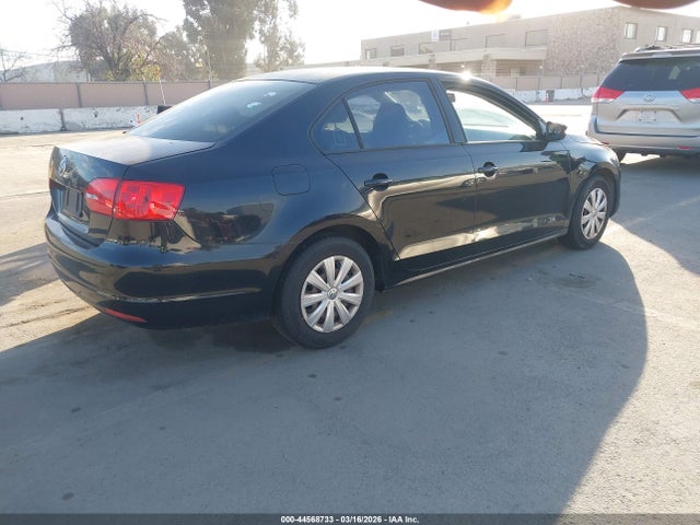 2013 Volkswagen Jetta 2.0l S მანქანა იყიდება აუქციონზე, vin: 3VW2K7AJ4DM268522, აუქციონის ნომერი: 44568733