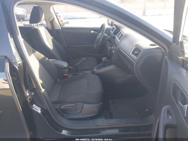 2013 Volkswagen Jetta 2.0l S მანქანა იყიდება აუქციონზე, vin: 3VW2K7AJ4DM268522, აუქციონის ნომერი: 44568733