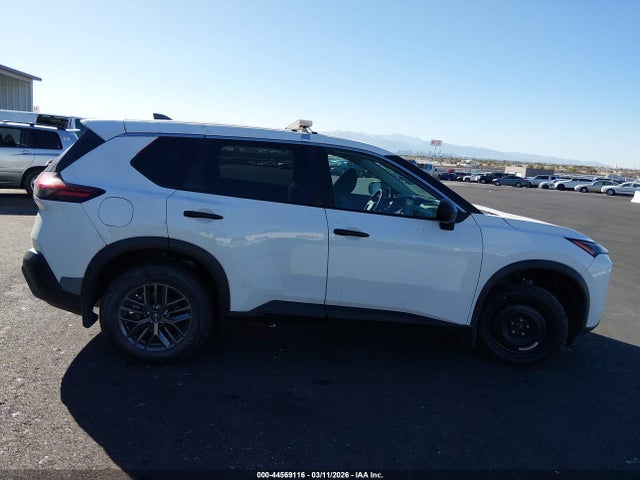 2022 Nissan Rogue S Fwd მანქანა იყიდება აუქციონზე, vin: 5N1BT3AA0NC711370, აუქციონის ნომერი: 44569116