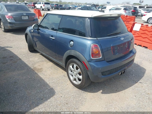 2010 MINI COOPER S WMWMF7C59ATZ72838 Photo 2