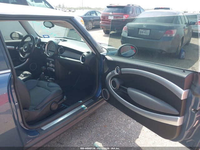 2010 MINI COOPER S WMWMF7C59ATZ72838 Photo 4