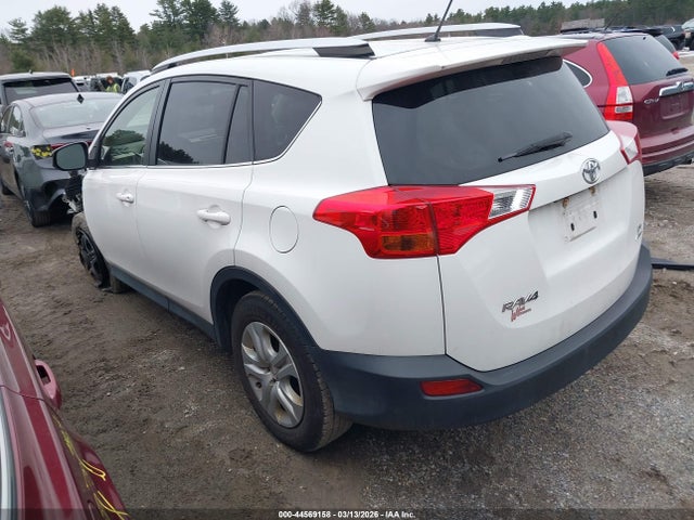Toyota RAV4 LE 2015 JTMBFREV0FJ040985 Image 3