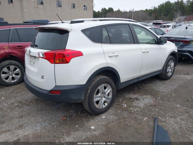 Toyota RAV4 LE 2015 JTMBFREV0FJ040985 Image 4