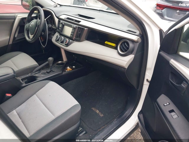Toyota RAV4 LE 2015 JTMBFREV0FJ040985 Image 5