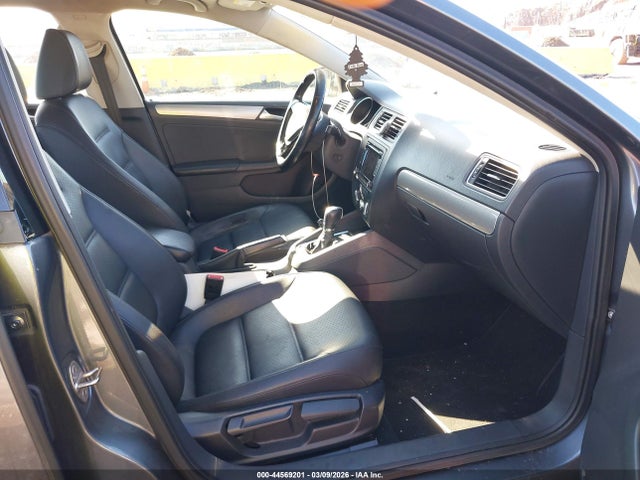 44569201 :رقم المزاد ، 3VWD07AJ7FM313650 vin ، 2015 Volkswagen Jetta 1.8t Se مزاد بيع