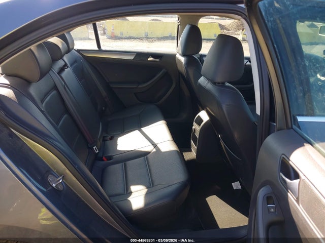 44569201 :رقم المزاد ، 3VWD07AJ7FM313650 vin ، 2015 Volkswagen Jetta 1.8t Se مزاد بيع