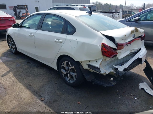 44569233 :رقم المزاد ، 3KPF24AD9ME299904 vin ، 2021 Kia Forte Lxs مزاد بيع